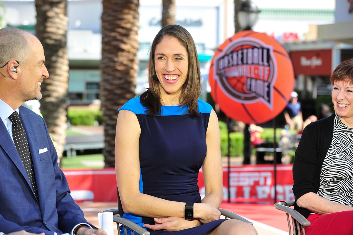 Rebecca Lobo '95 (CLAS) talks with ESPN's Jay Bilas