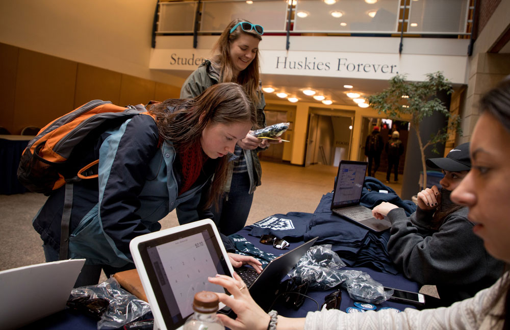 Students donating to UConn Gives