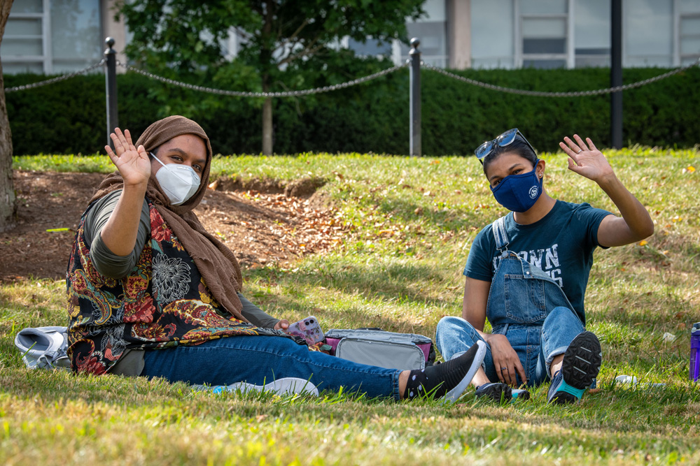 Students on campus wearing masks due to Covid 19