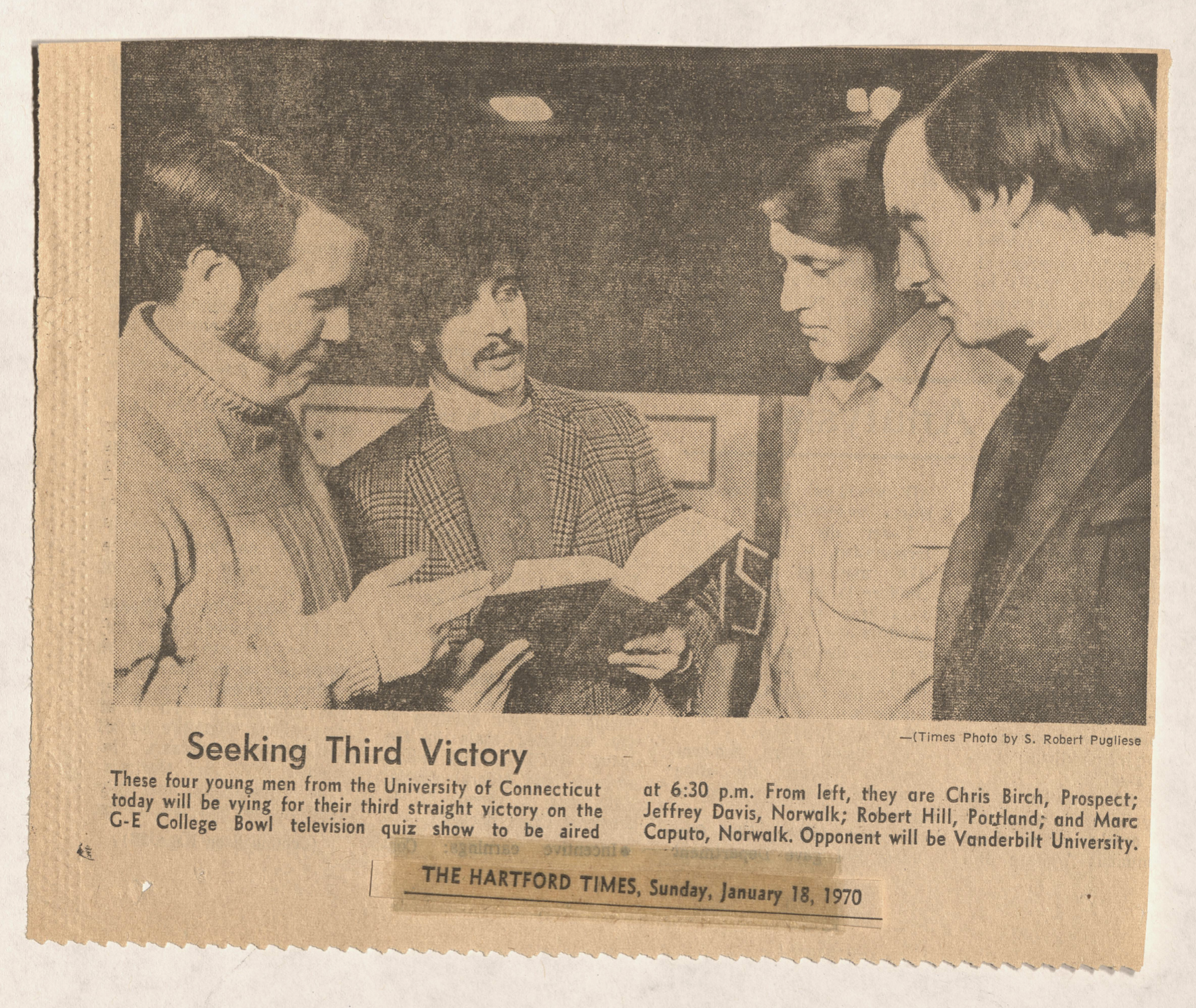 Hardford Times Newsclipping featuring the 1970 CollegeBowl team