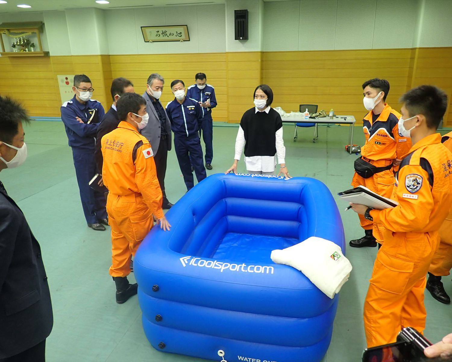 Hosokawa sharing her exertional heat stroke expertise with students at Japan’s Waseda University, members of the Japan Coast Guard