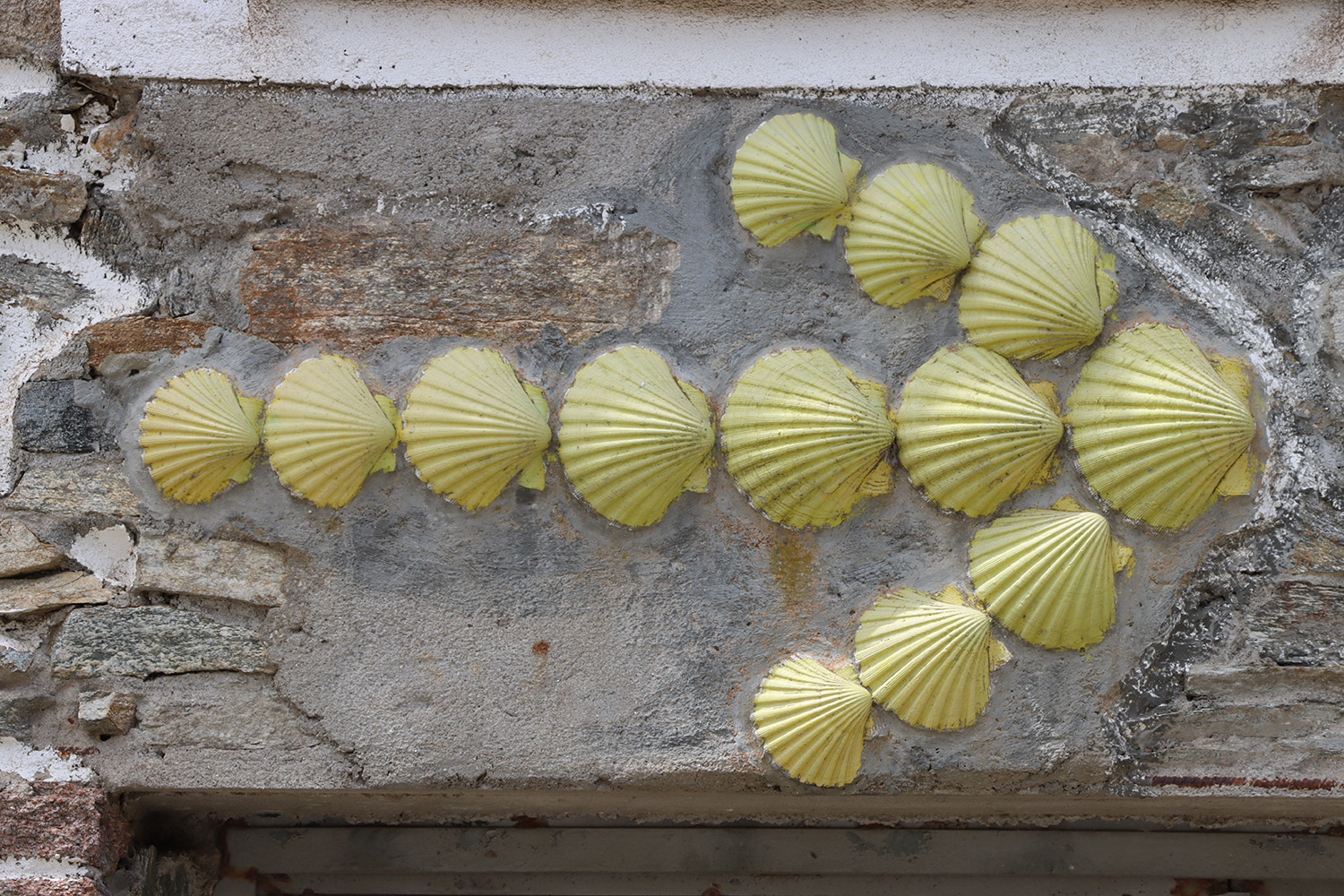 Yellow shells organized to look like an arrow