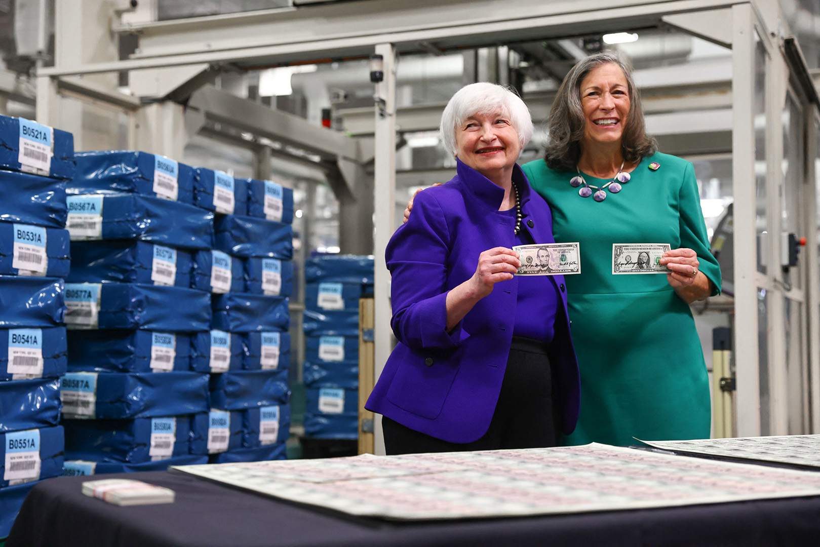 US Treasury Secretary Janet Yellen and Treasurer Marilynn Malerba hold notes with their signatures at the Bureau of Engraving and Printing Western Currency Facility on December 8, 2022 in Fort Worth, Texas. - The US dollar will bear two women's signatures for the first time, belonging to Treasury Secretary Janet Yellen and Treasurer Lynn Malerba, officials said Thursday as they unveiled the banknotes.